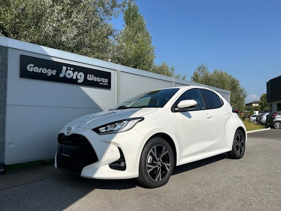 First vehicle image