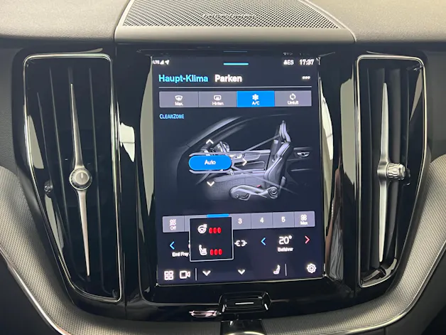 Volvo XC60 2.0 B6 MH Plus Dark AWD / Jetzt mit attraktivem 1.99% Leasing