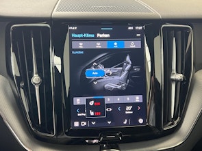 Vehicle image VOLVO XC60 2.0 B6 MH Plus Dark AWD / ab 3,99% Leasing bei Abschluss einer Protect Autoversicherung