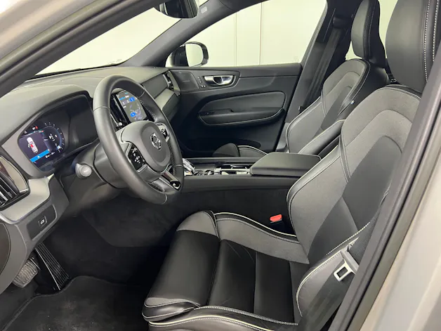 Volvo XC60 2.0 B6 MH Plus Dark AWD / Jetzt mit attraktivem 1.99% Leasing