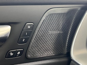 Vehicle image VOLVO XC60 2.0 B6 MH Plus Dark AWD / ab 3,99% Leasing bei Abschluss einer Protect Autoversicherung