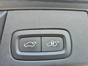 Fahrzeugbild VOLVO XC60 2.0 B6 MH Plus Dark AWD