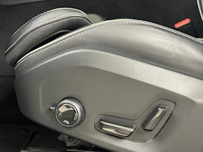 Vehicle image VOLVO XC60 2.0 B6 MH Plus Dark AWD / ab 3,99% Leasing bei Abschluss einer Protect Autoversicherung