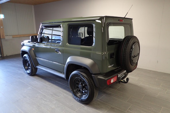 Vehicle image 10
