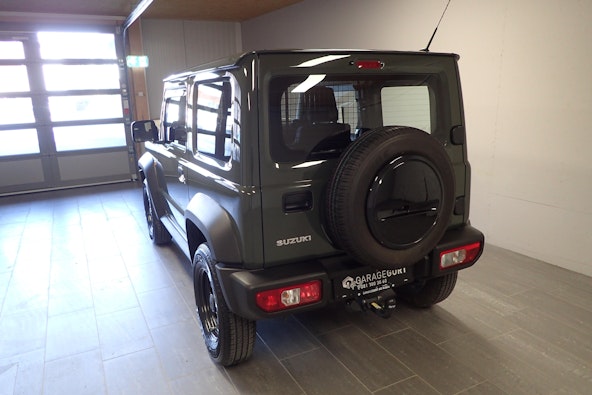Vehicle image 28