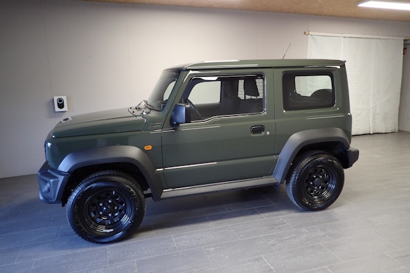 Vehicle image 32