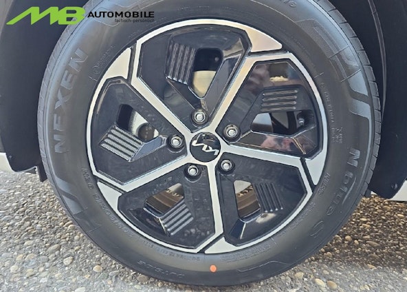 Vehicle image 16 Vehicle image 16