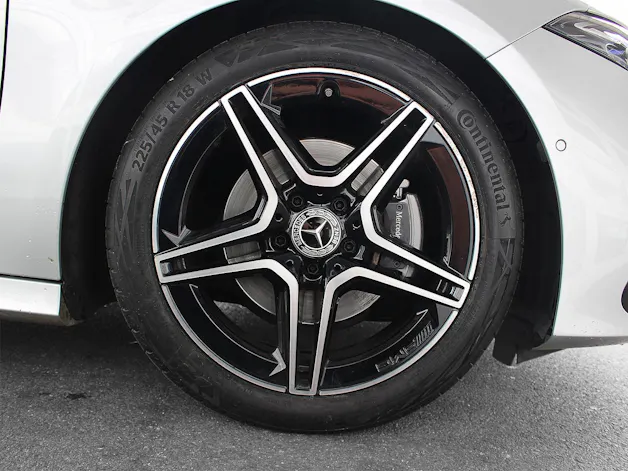 Mercedes-Benz A 180 AMG Line