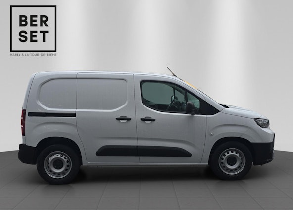 Vehicle image 4 Vehicle image 4