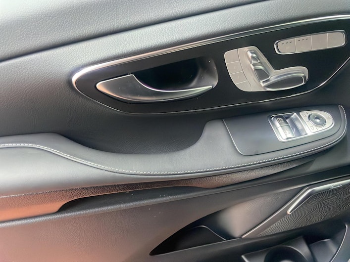 Vehicle image MERCEDES-BENZ V-CLASS