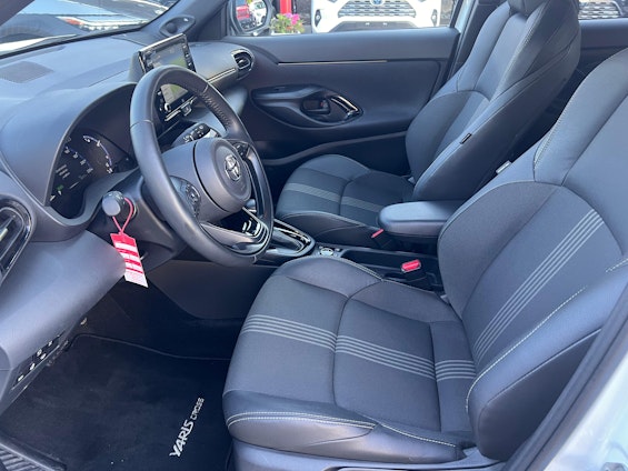 Vehicle image 8 Vehicle image 8