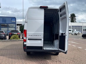 Vehicle image PEUGEOT Boxer Kaw. 435 L4H3 2.2 BlueHDi 180 S/S