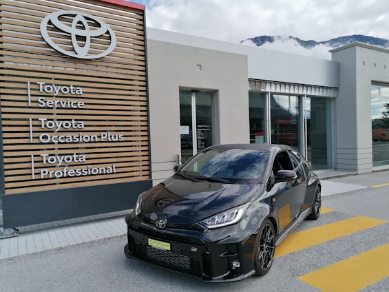 First vehicle image