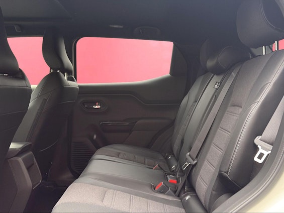 Vehicle image 6 Vehicle image 6