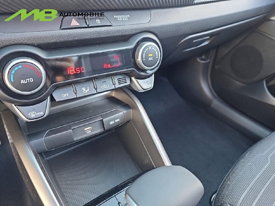 Vehicle image 16 Vehicle image 16