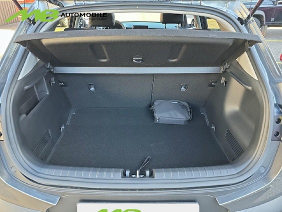 Vehicle image 6 Vehicle image 6