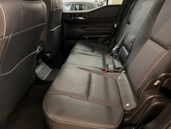 Vehicle image 10 Vehicle image 10