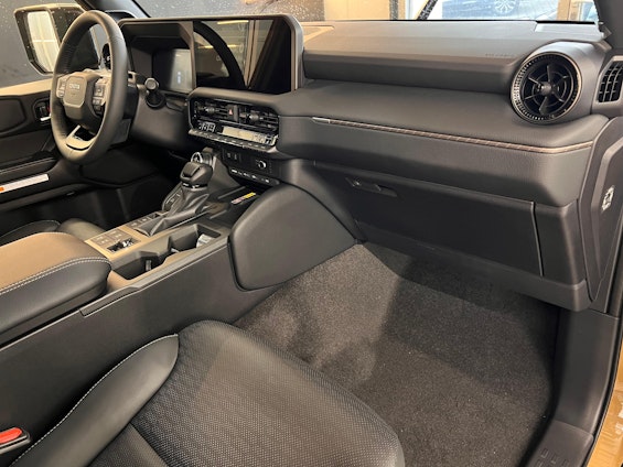 Vehicle image 13 Vehicle image 13