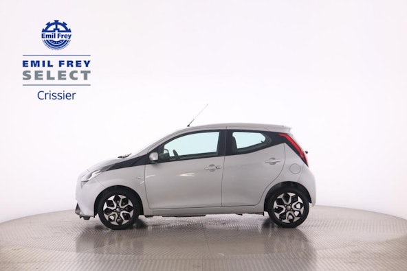 Vehicle image 3
