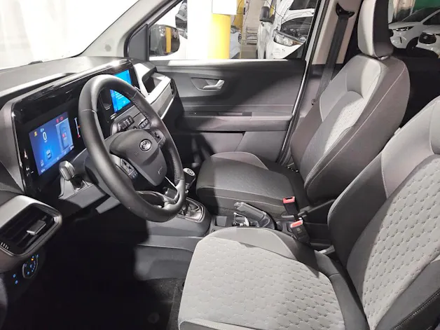 Ford Tourneo Courier 1.0 EcoBoost Titanium
