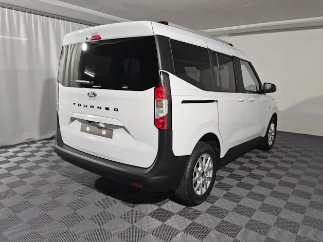 Ford Tourneo Courier 1.0 EcoBoost Titanium