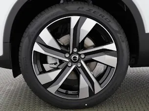 Volvo XC40 2.0 B4 MH Ultra Dark