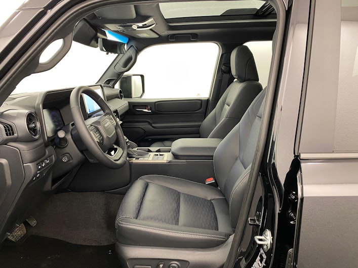 Vehicle image TOYOTA LANDCRUISER