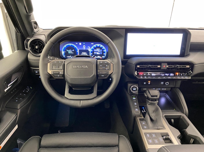 Vehicle image TOYOTA LANDCRUISER