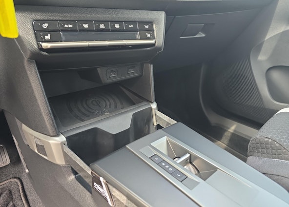 Vehicle image 6 Vehicle image 6