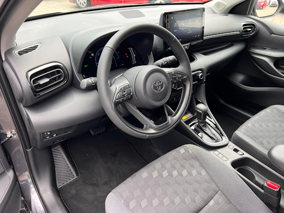 Vehicle image 6