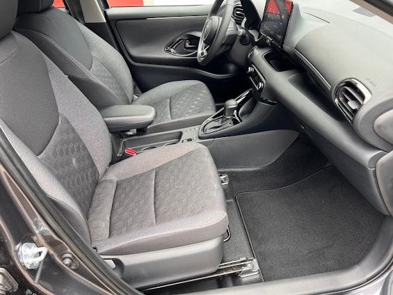 Vehicle image 12