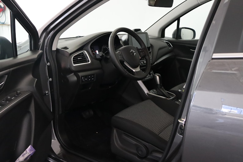 Vehicle image SUZUKI S-CROSS