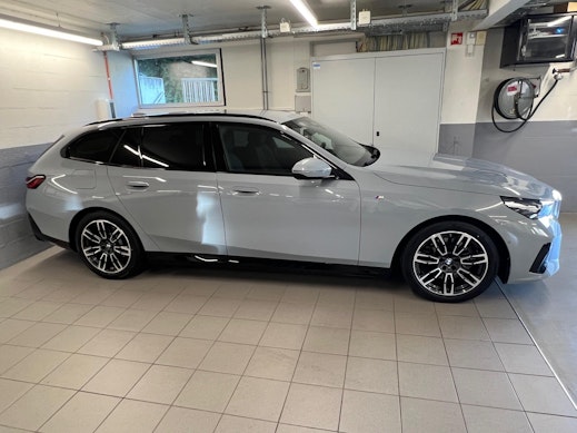 BMW 520d xDrive Touring 2