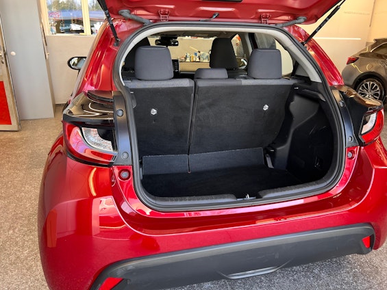Vehicle image 10