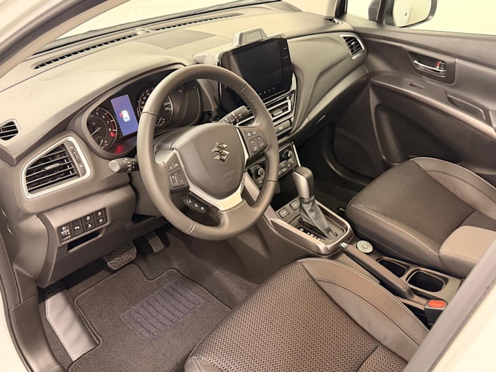 Vehicle image SUZUKI S-CROSS