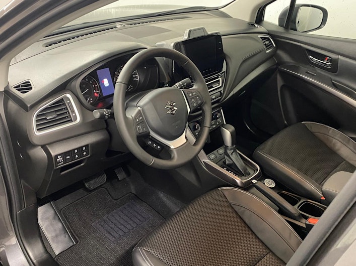 Vehicle image SUZUKI S-CROSS