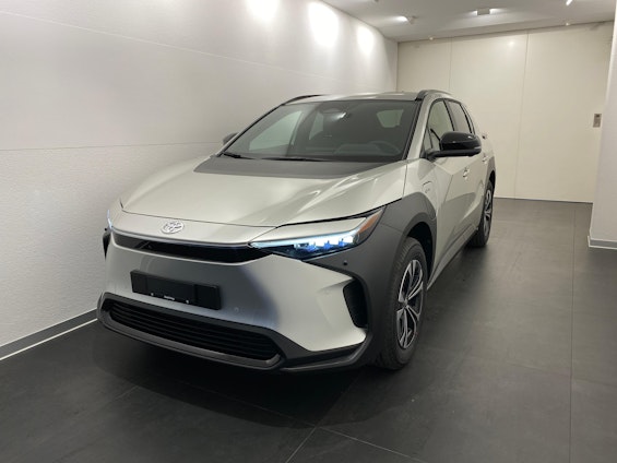 First vehicle image