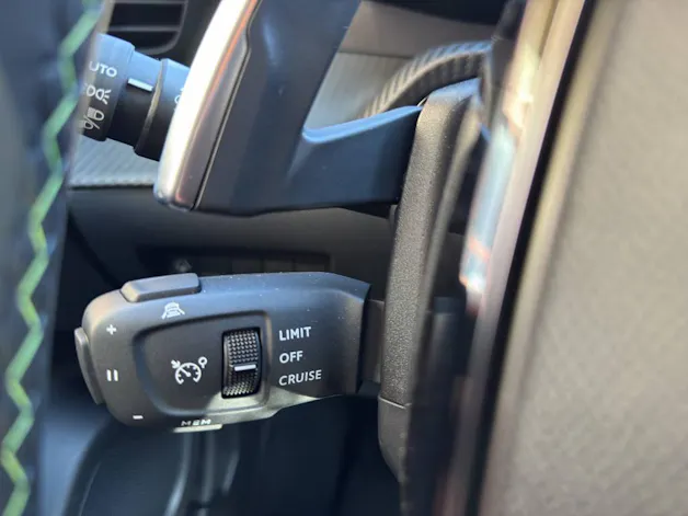 Peugeot 2008 Hybrid 145 e-DCS6 GT