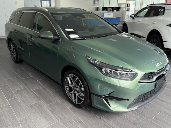 First vehicle image
