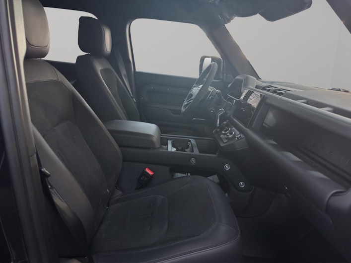 Vehicle image LAND ROVER DEFENDER