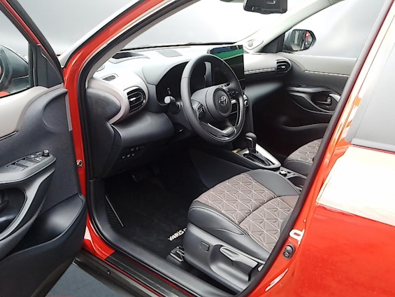 Vehicle image 6
