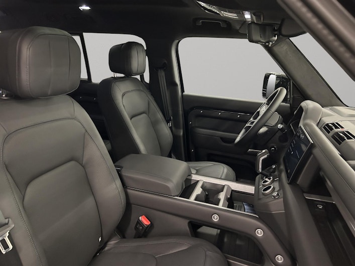 Vehicle image LAND ROVER DEFENDER