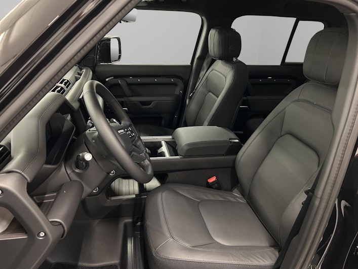 Vehicle image LAND ROVER DEFENDER