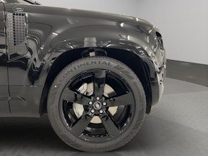 Vehicle image LAND ROVER Defender 130 3.0 D I6 300 X-Dynamic HSE