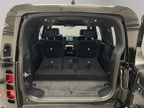 Vehicle image LAND ROVER Defender 130 3.0 D I6 300 X-Dynamic HSE