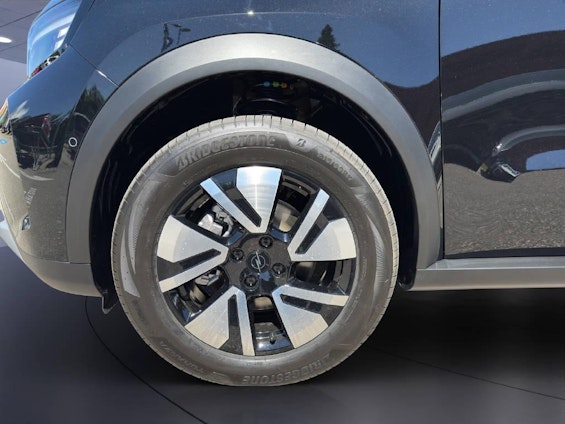 Vehicle image 6 Vehicle image 6