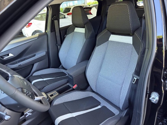 Vehicle image 9 Vehicle image 9