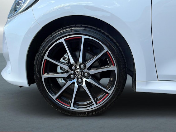 Vehicle image 15 Vehicle image 15