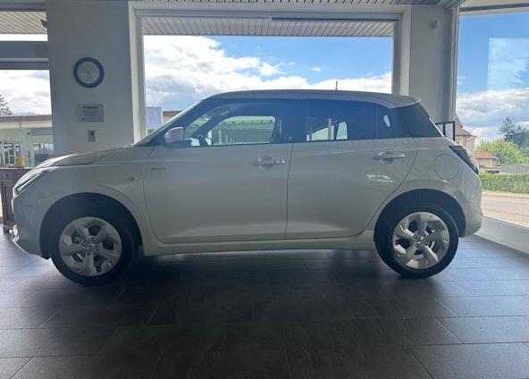 Vehicle image 4 Vehicle image 4