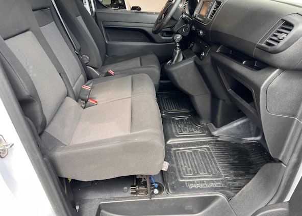 Vehicle image 10 Vehicle image 10